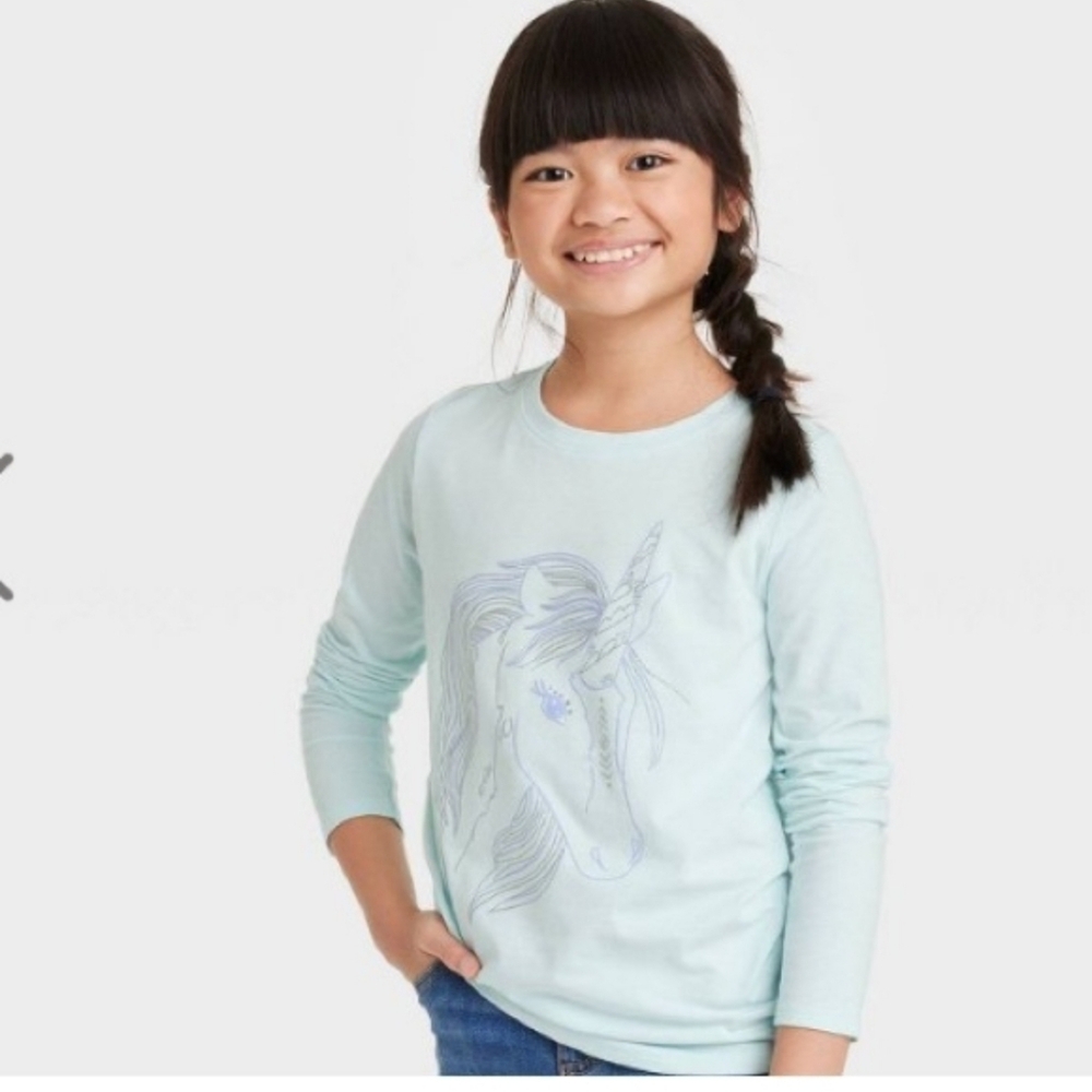 🎯 Cat & Jack long sleeve unicorn graphic tee